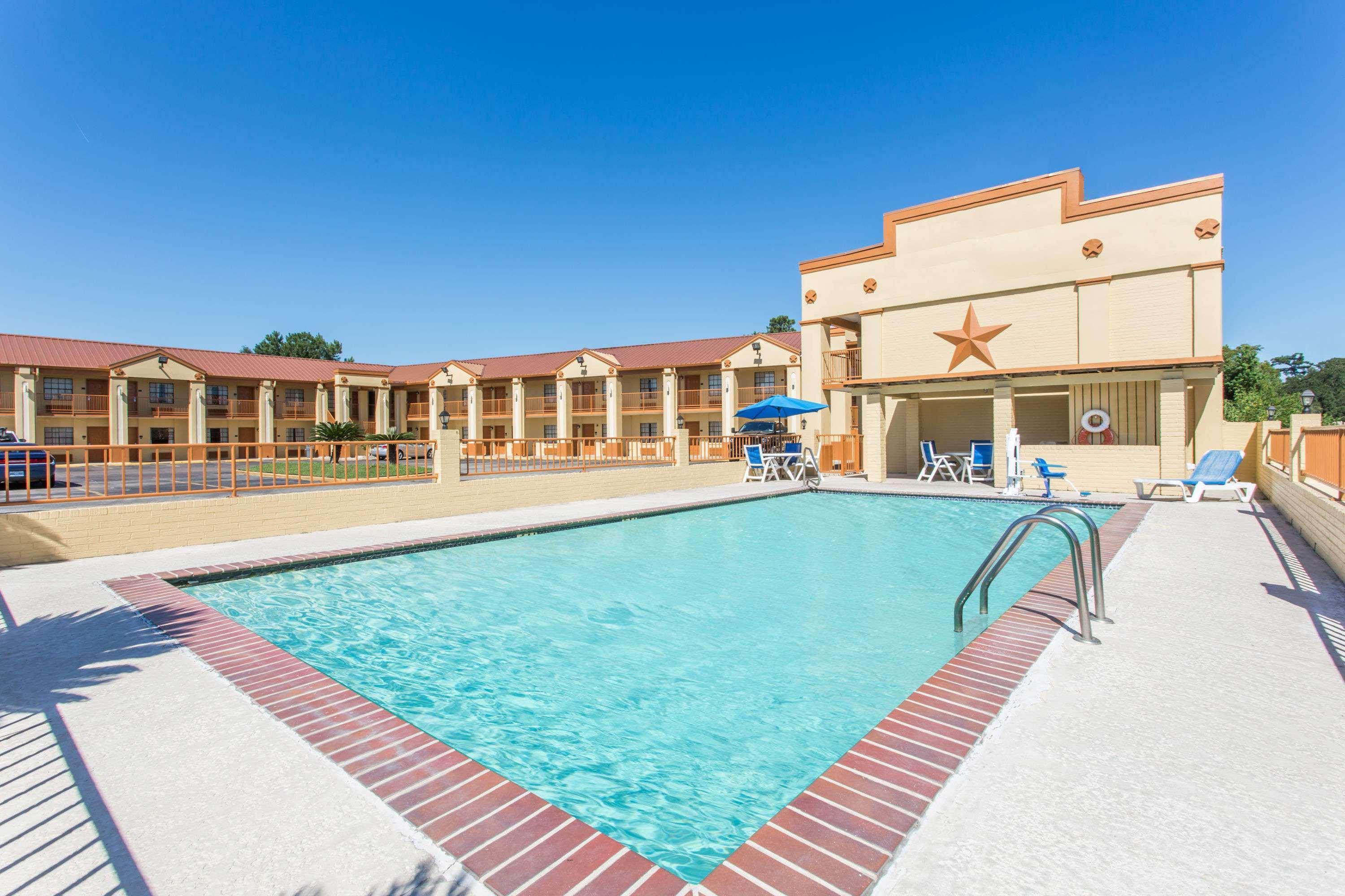 Days Inn By Wyndham Orange Exterior foto